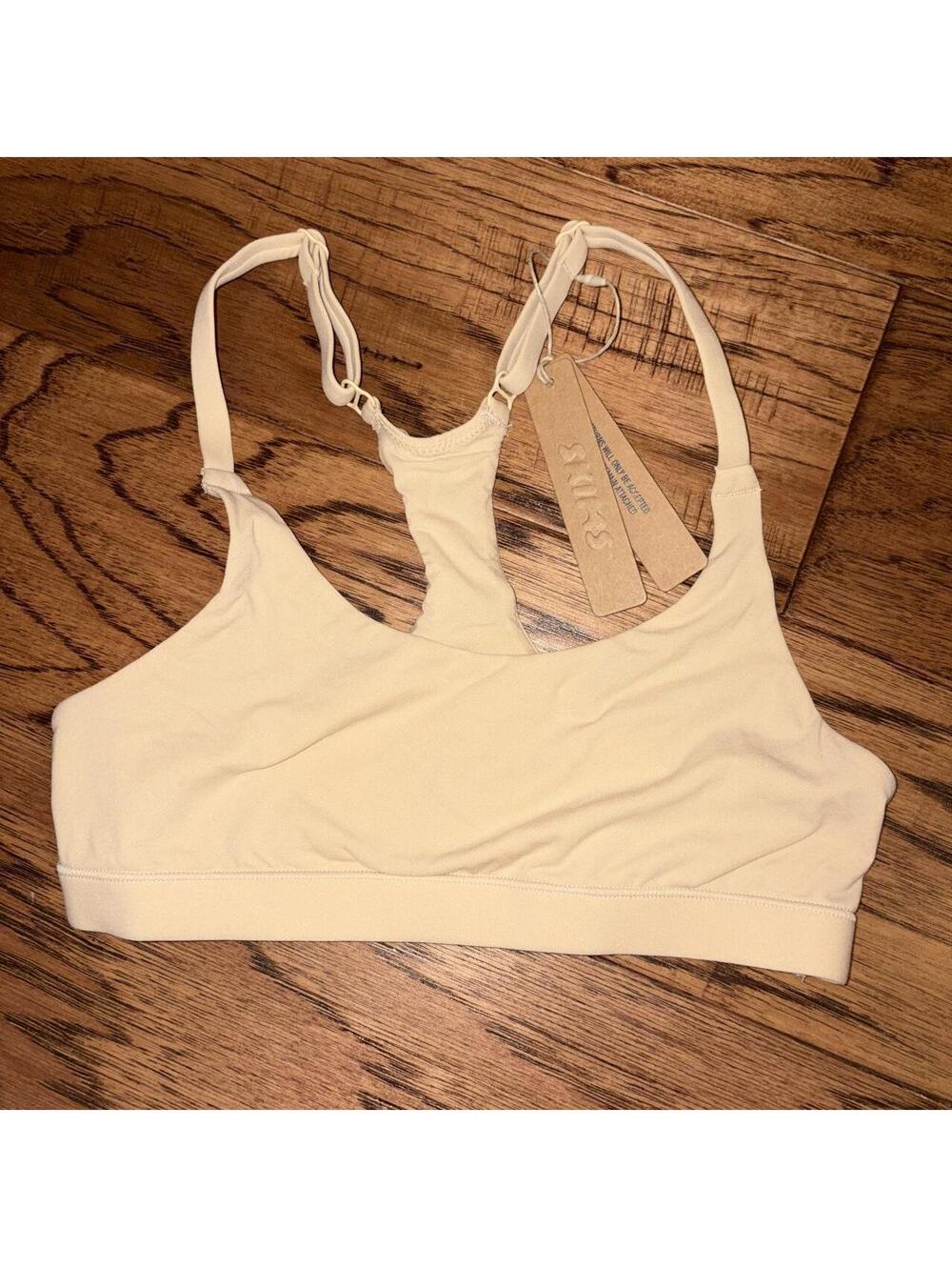Skims Women's Cream and White Bra